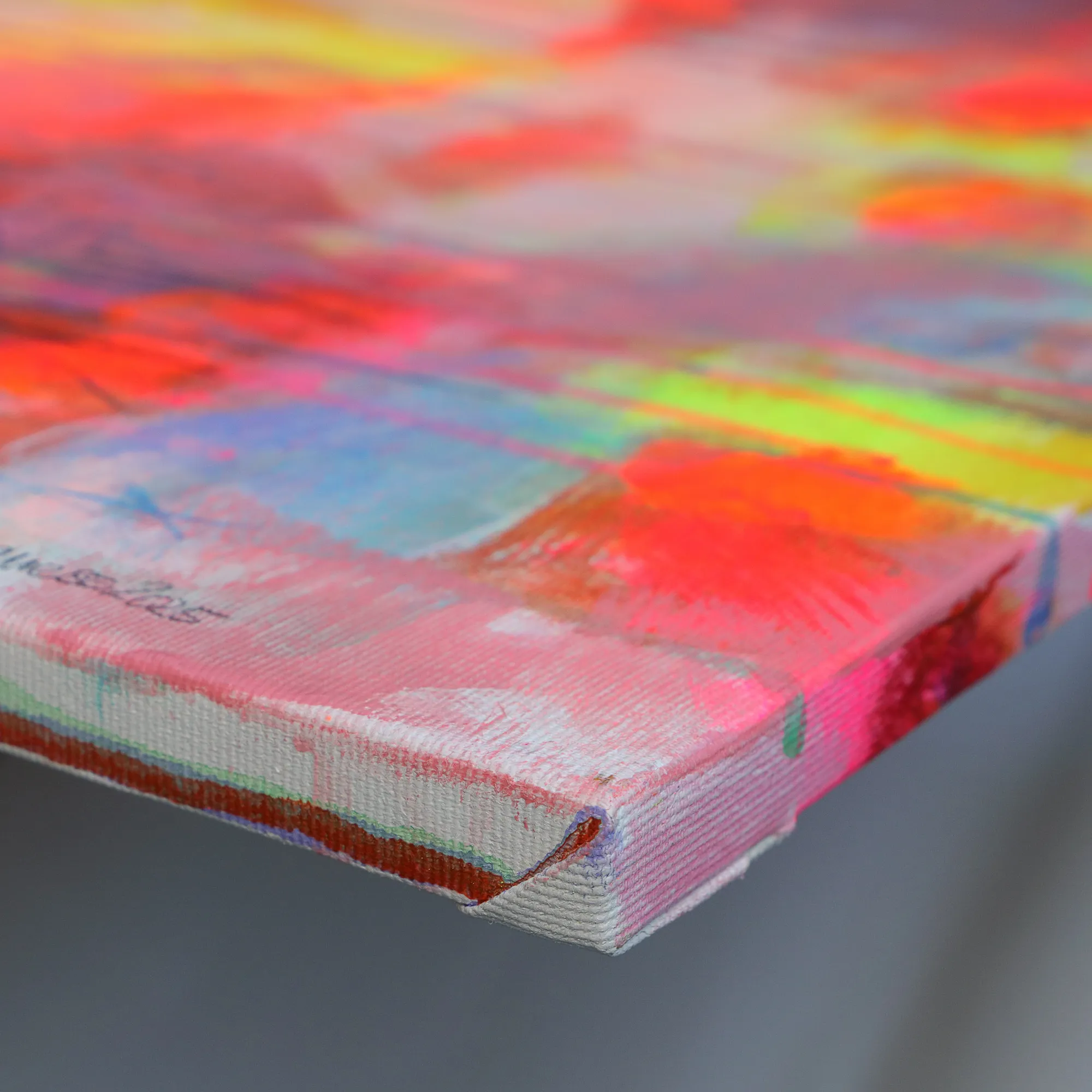 Nahaufnahme Gemälde neon gelb rosa orange Landschaft Meer Strand Segel Boot Berge Kleckse