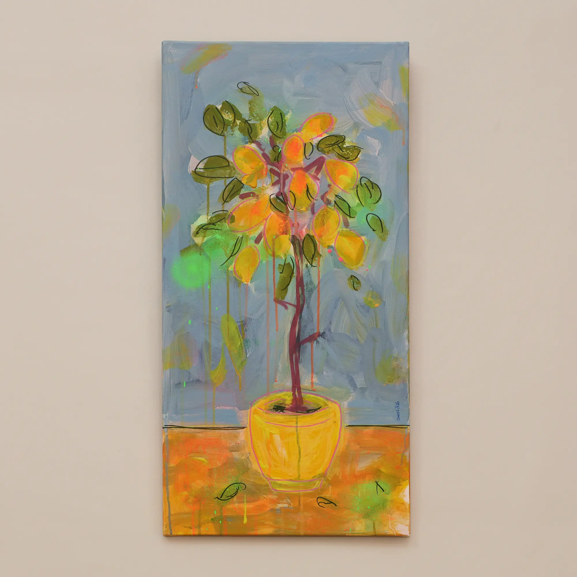 Nahaufnahme Künstler Gemälde preiswert Obst Baum Stamm hellblau gelb neon Hochformat