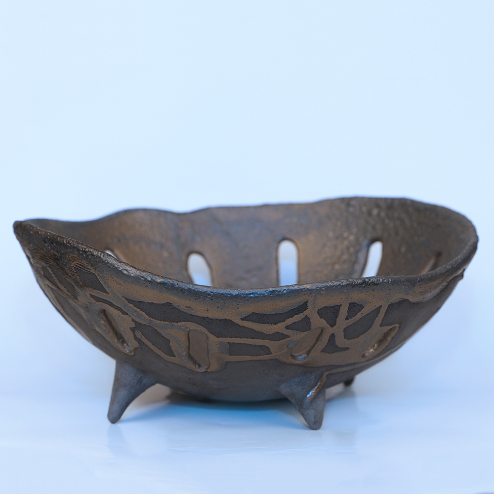 Medium antique brass bowl with feet (black edition) - D22 x H9 cm - 20 Euro