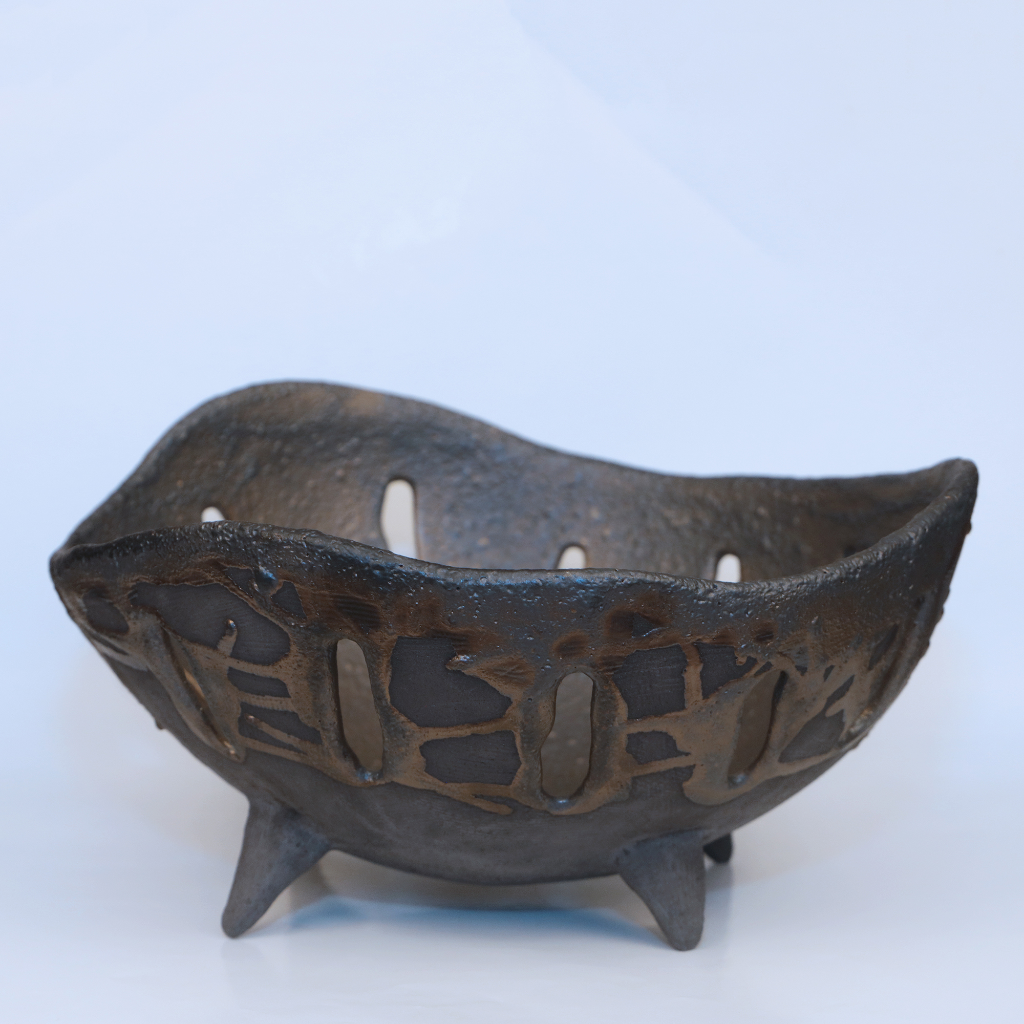 Large antique brass bowl with feet (black edition) - D23 x H13 cm - 25 Euro