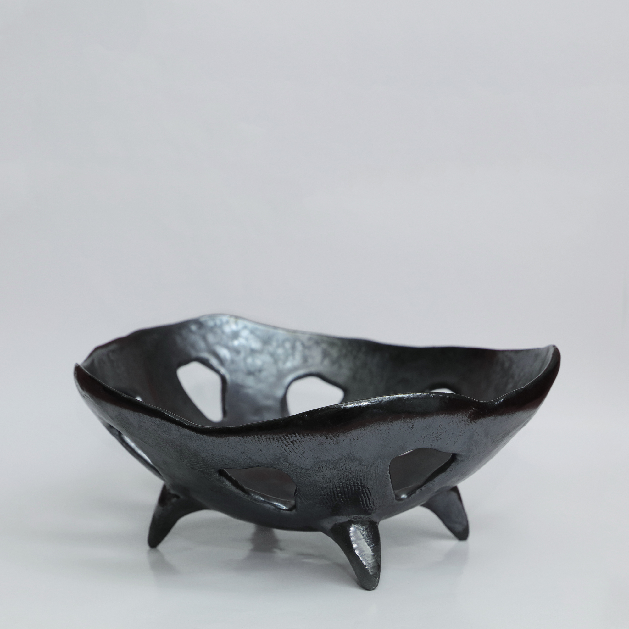 Medium black silver bowl with cutouts (balloon collection, black clay edition) - H9 x D20,5 cm - 20 Euro