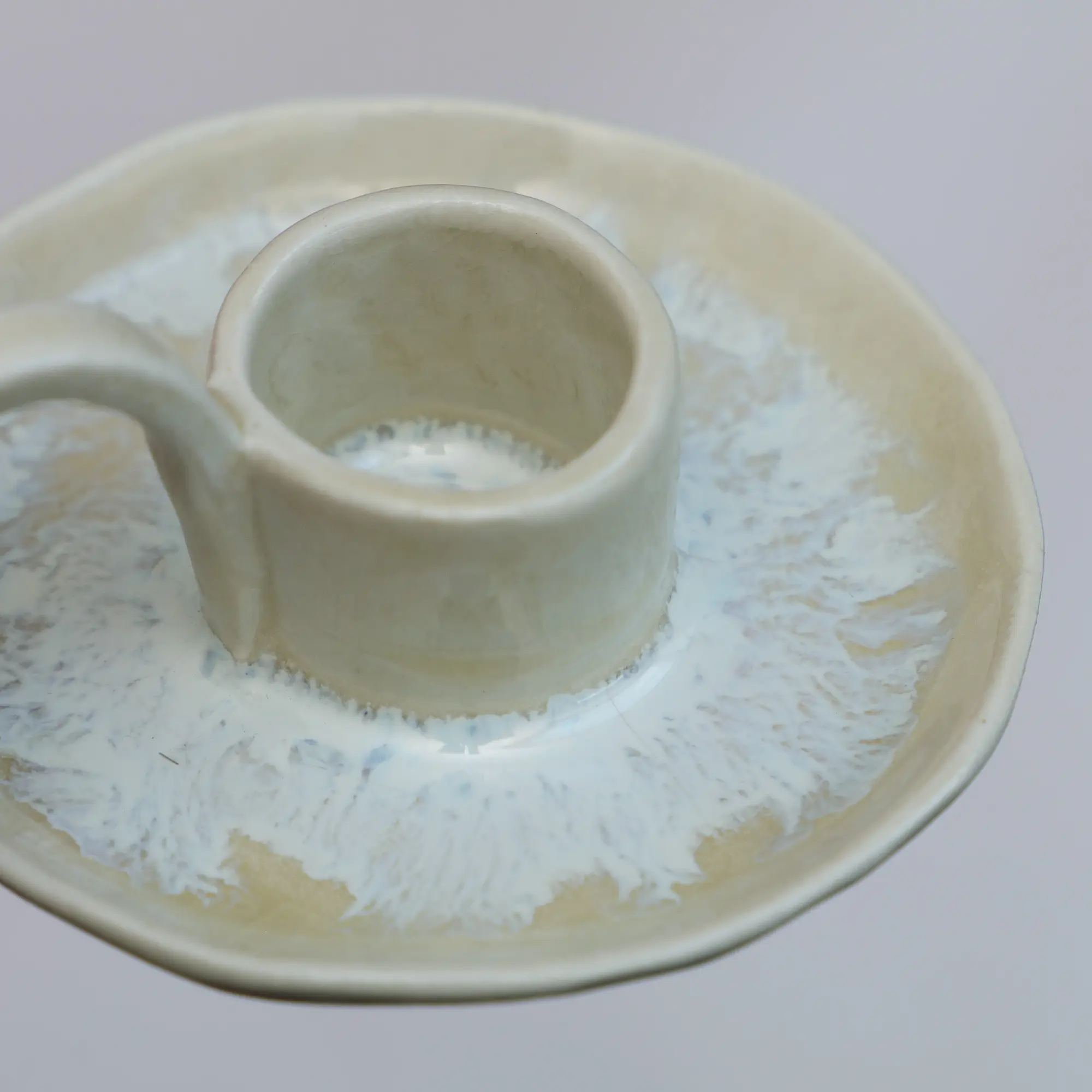 Nahaufnahme Keramik Steinzeug Unikat weiss Farb Verlauf Kerzen Staender Halter Deko Kunst