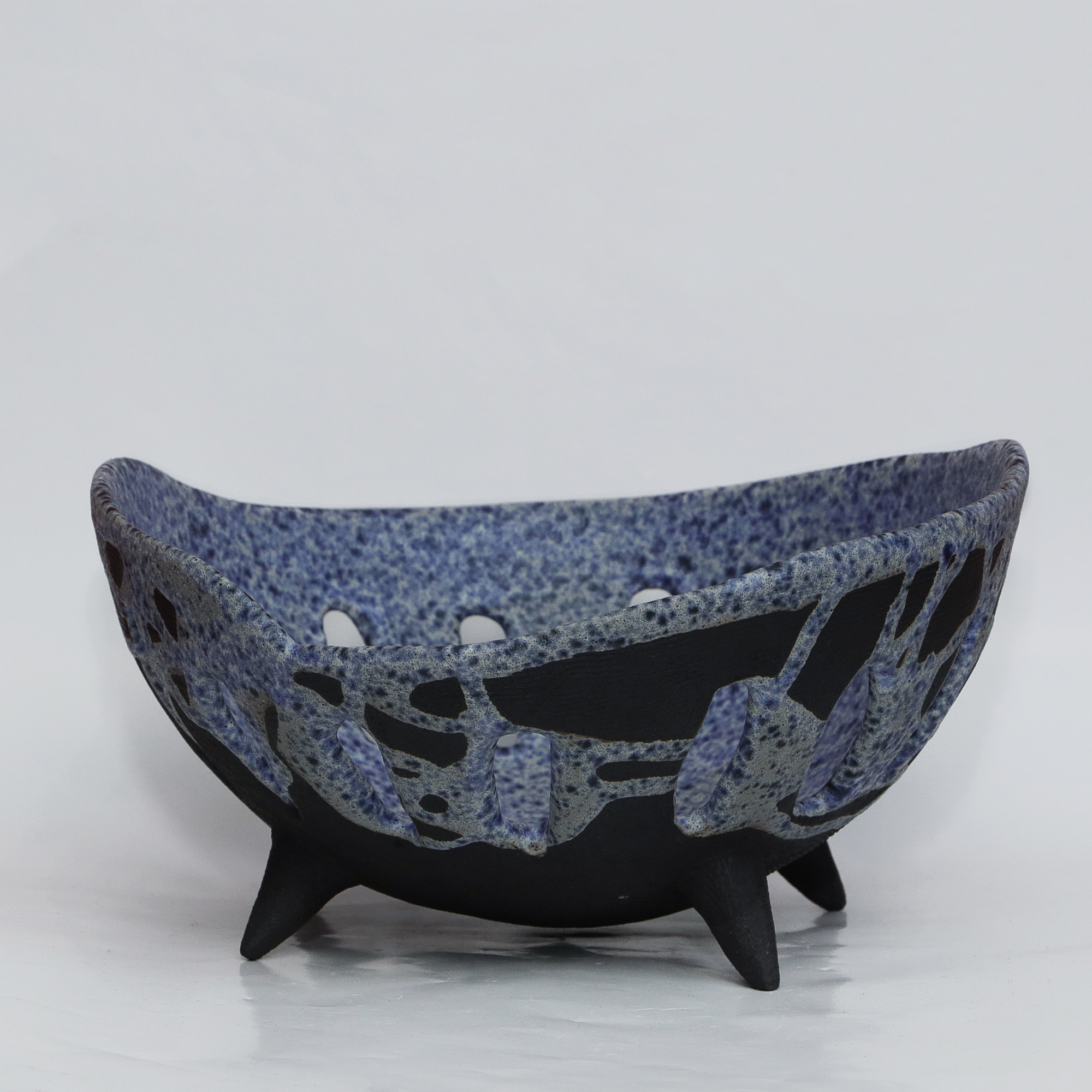 Black clay bowl with cut outs and white blue dotted glaze (balloon collection) - L21,5 x B19,5 x H10 cm - 20 Euro