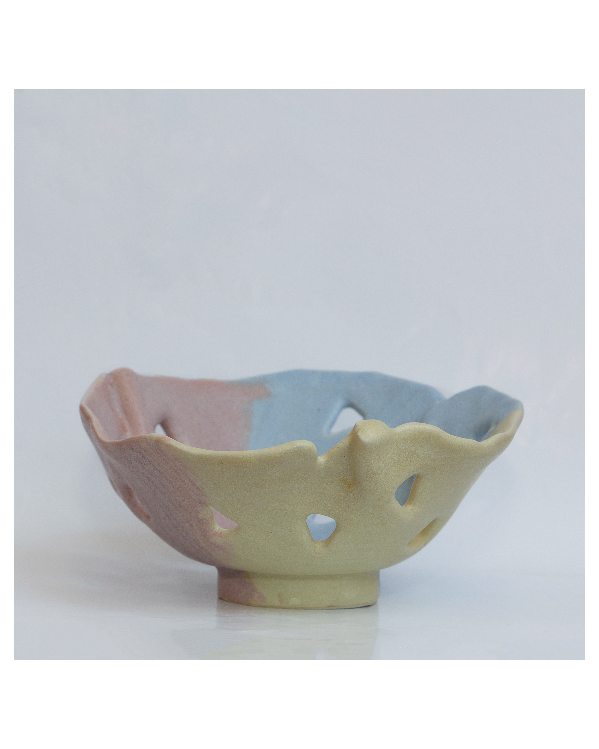 XS Mini Deko Kunst Schale cut outs pastell gelb rosa blau hell Dreieck Keramik