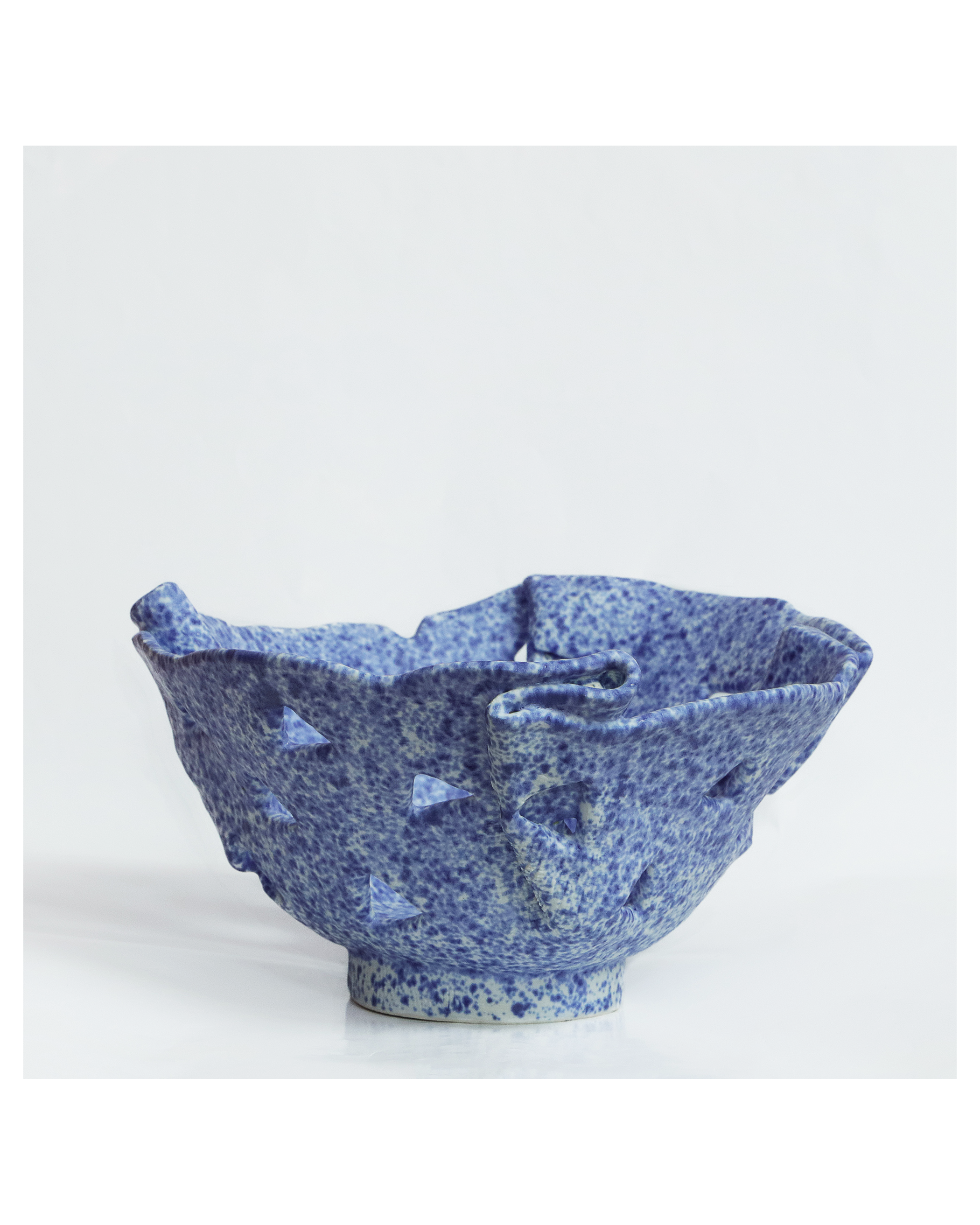 Deko Obst Schale abstrakt modern weiss blau Dreieck Keramik Steinzeug Kuenstler
