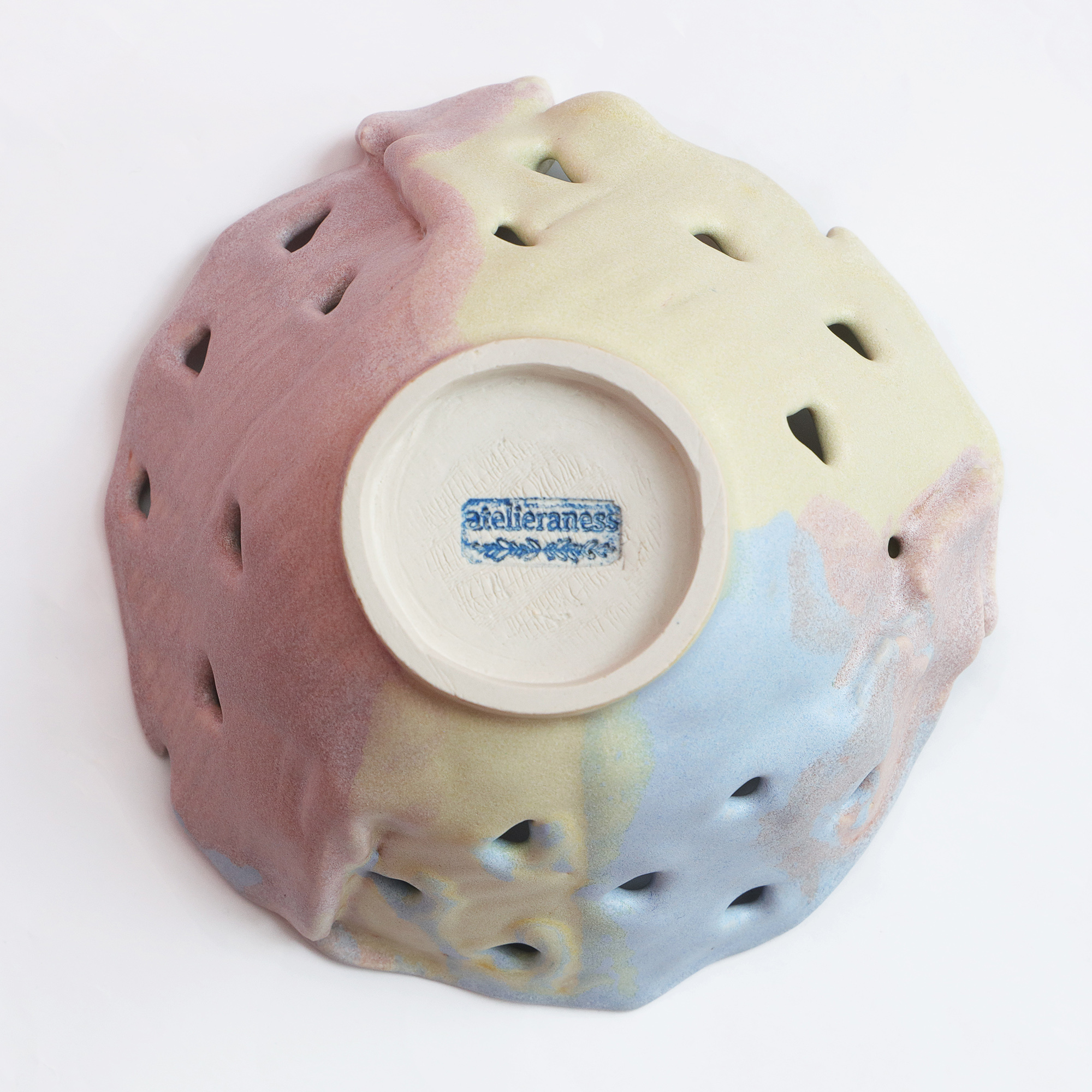 Nahaufnahme Deko Obst Schale abstrakt pastell gelb rosa blau Dreieck Keramik Kunst modern