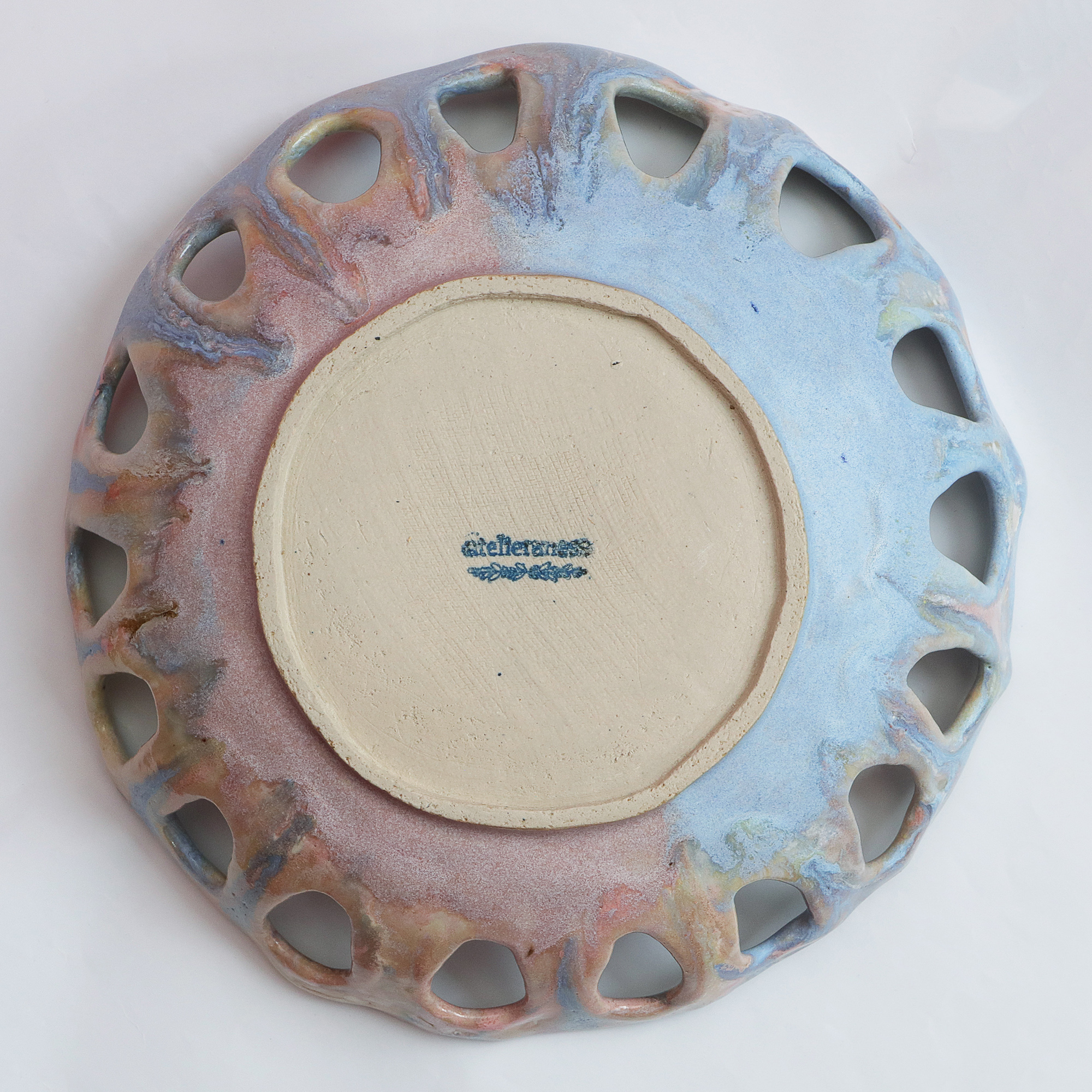 Nahaufnahme XL Deko Obst Schale abstrakt pastell gelb rosa blau Dreieck Keramik Kunst Loft