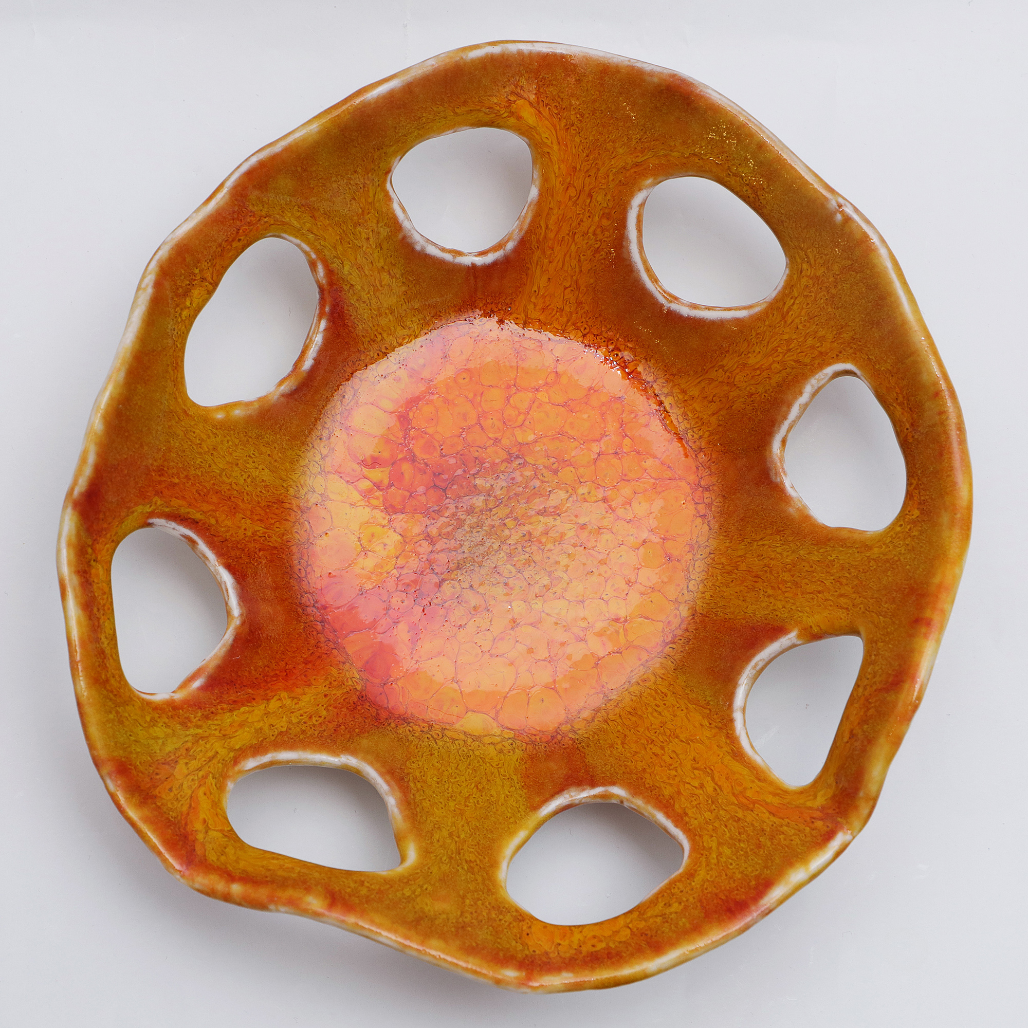 Nahaufnahme XS kleine runde Weichporzellan Schale orange weiss Deko Kunst abstrakt festlich