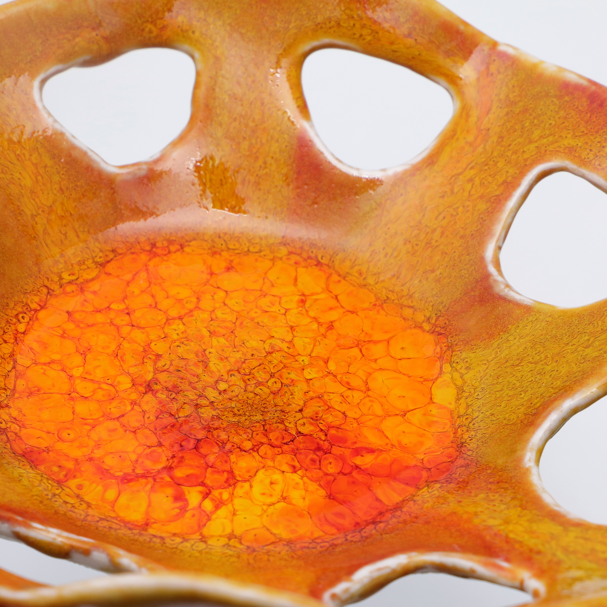 Nahaufnahme XS kleine runde Weichporzellan Schale orange weiss Deko Kunst abstrakt festlich