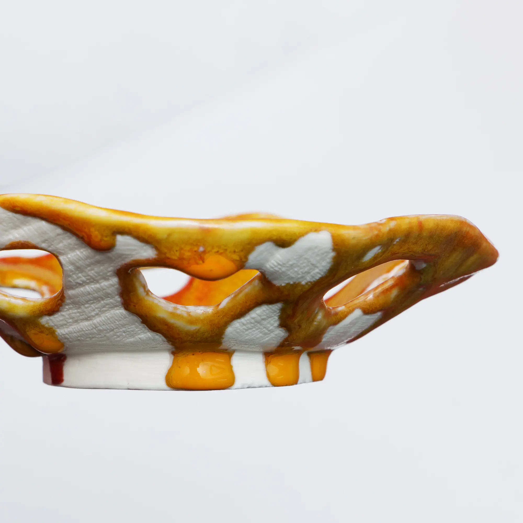 Nahaufnahme XS kleine runde Weichporzellan Schale orange weiss Deko Kunst abstrakt festlich