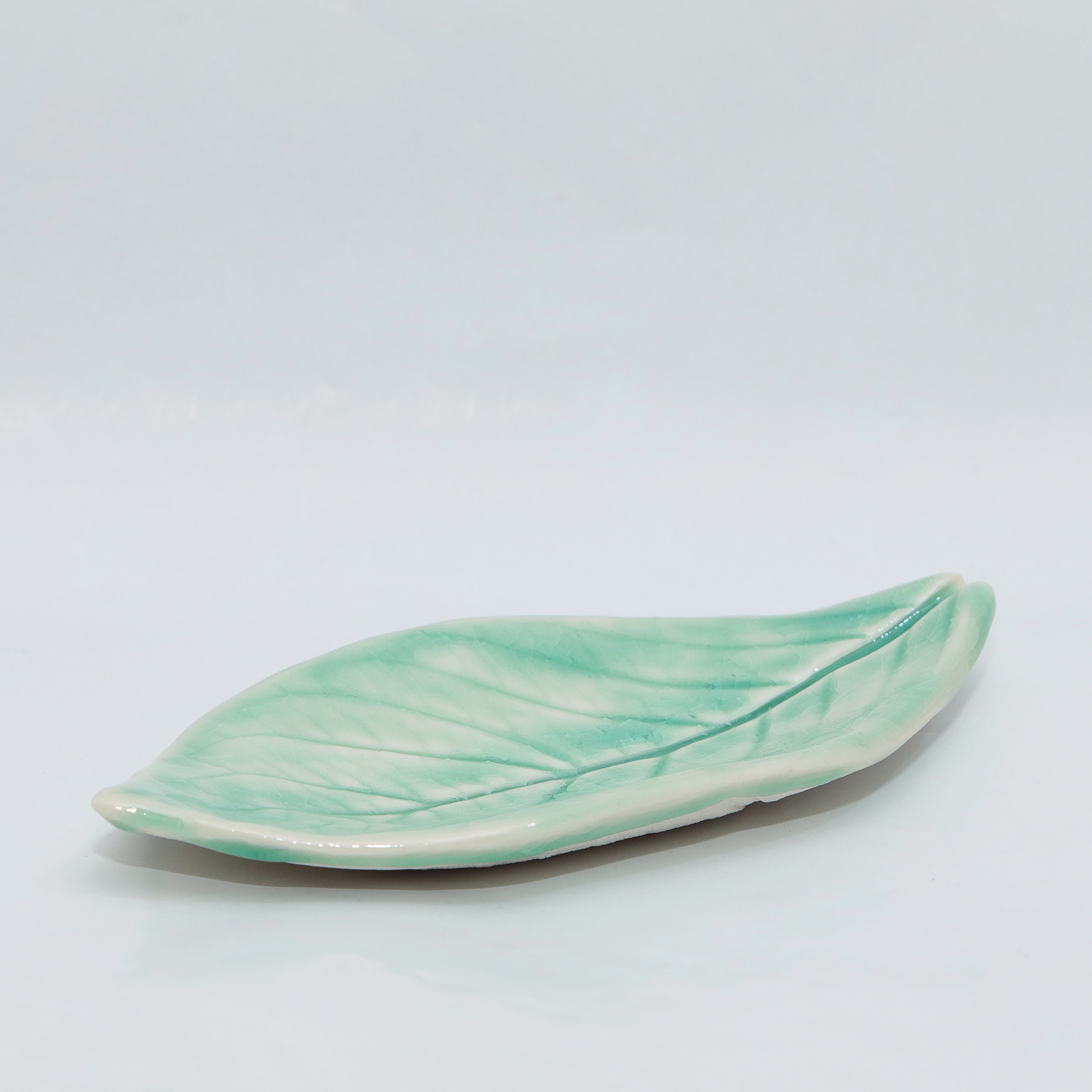 XS Mini klein Blatt Schale Schmuck Deko tuerkis craquelee Weichporzellan Kunst