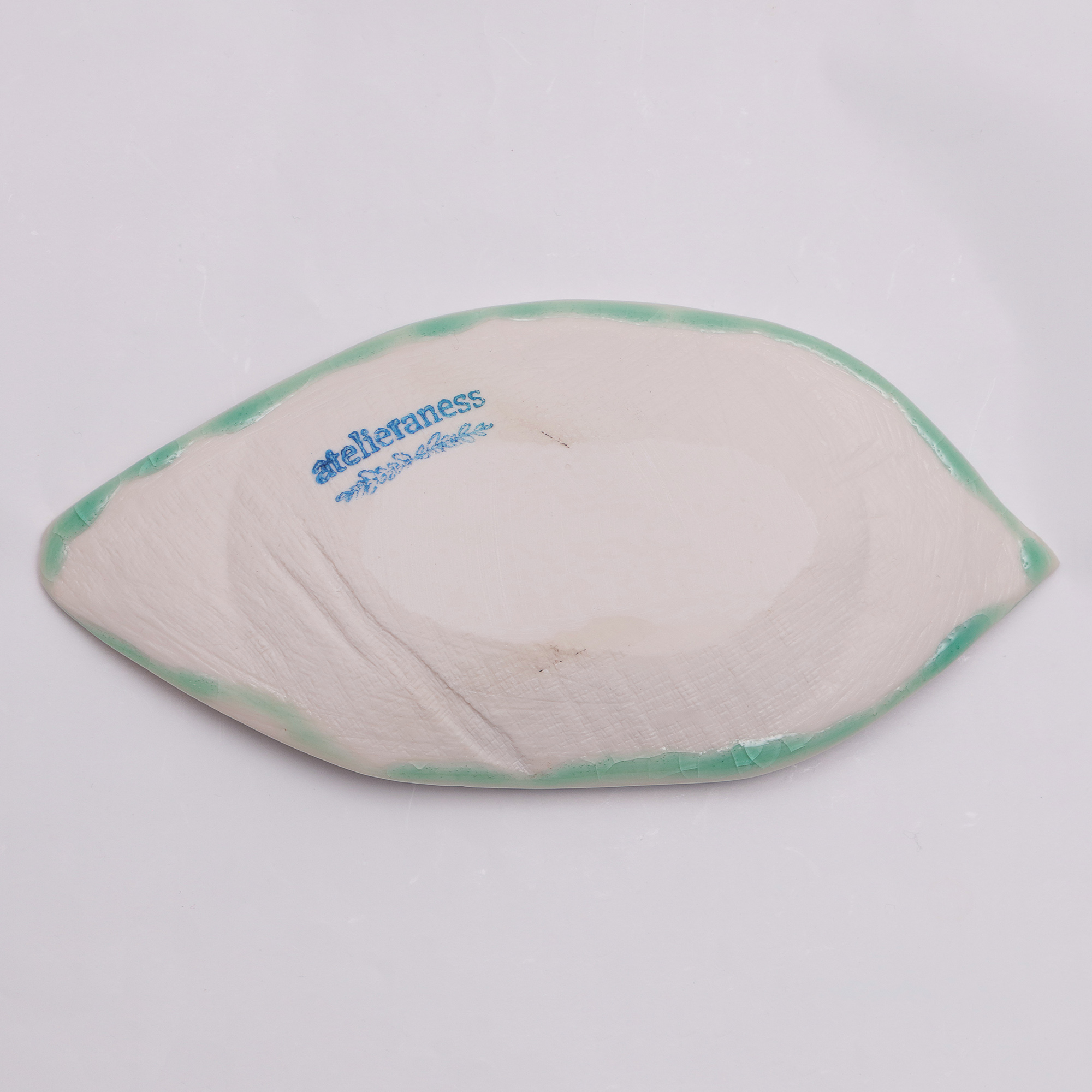 Nahaufnahme XS Mini klein Blatt Schale Schmuck Deko tuerkis craquelee Weichporzellan Kunst