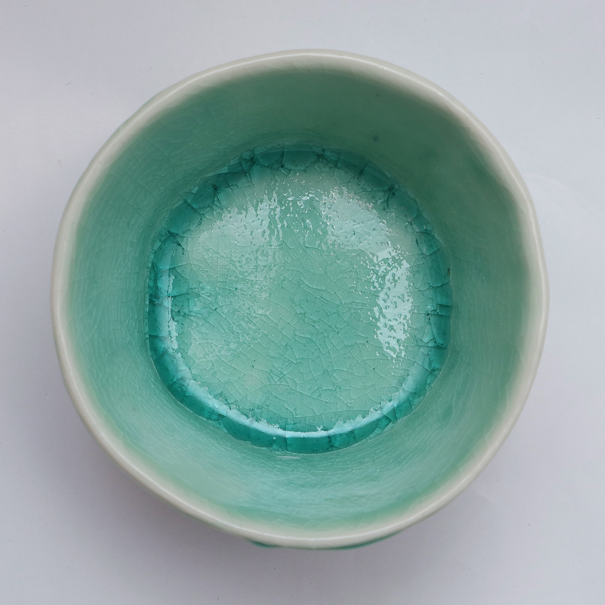 Nahaufnahme XS Mini Schale Weich Porzellan weiss tuerkis craquelee Deko Oliven Art Künstler