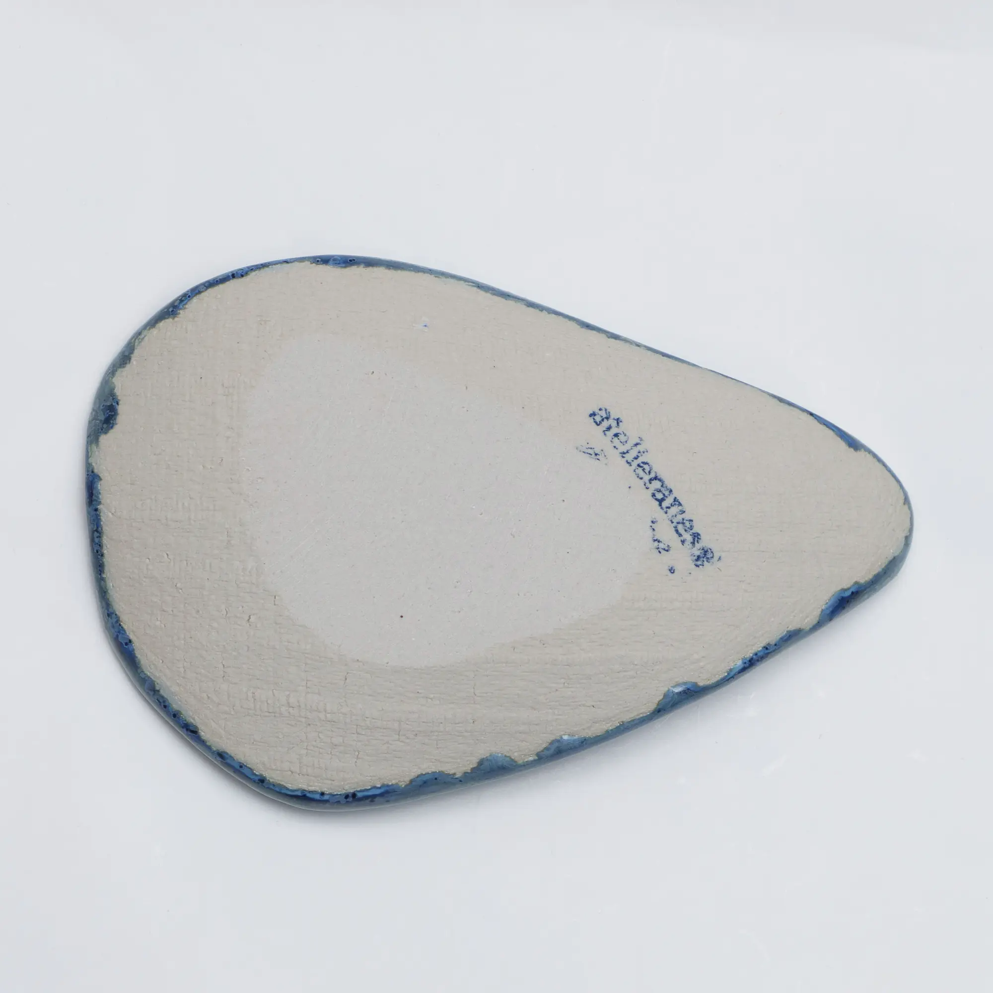 Nahaufnahme XS Mini Schmuck Deko Schale Blatt blau Kristalle Keramik Geschirr Unikat Kunst