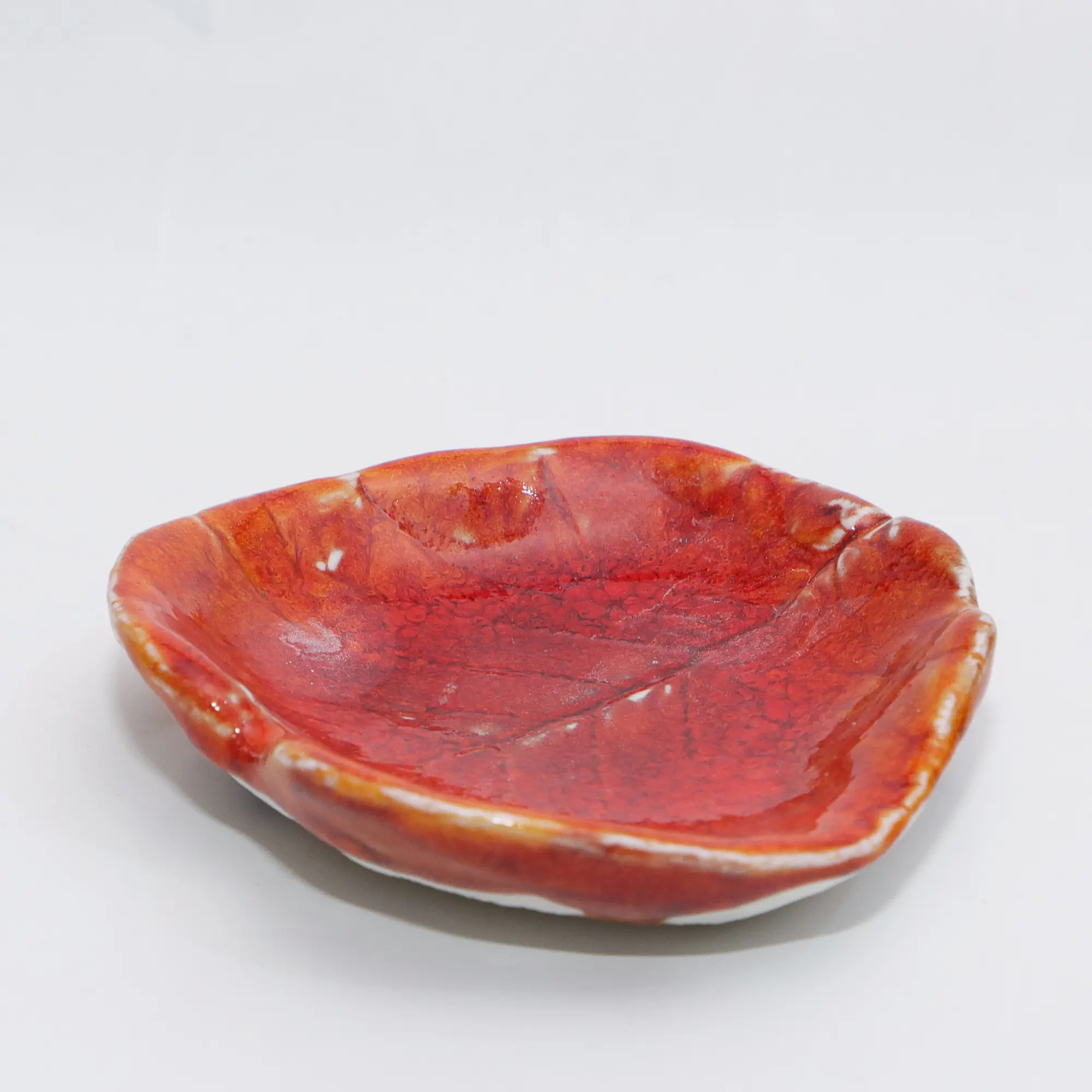 XS mini kleines Deko Blatt Schale Schmuck rot Glasur Weichporzellan Kunst antik