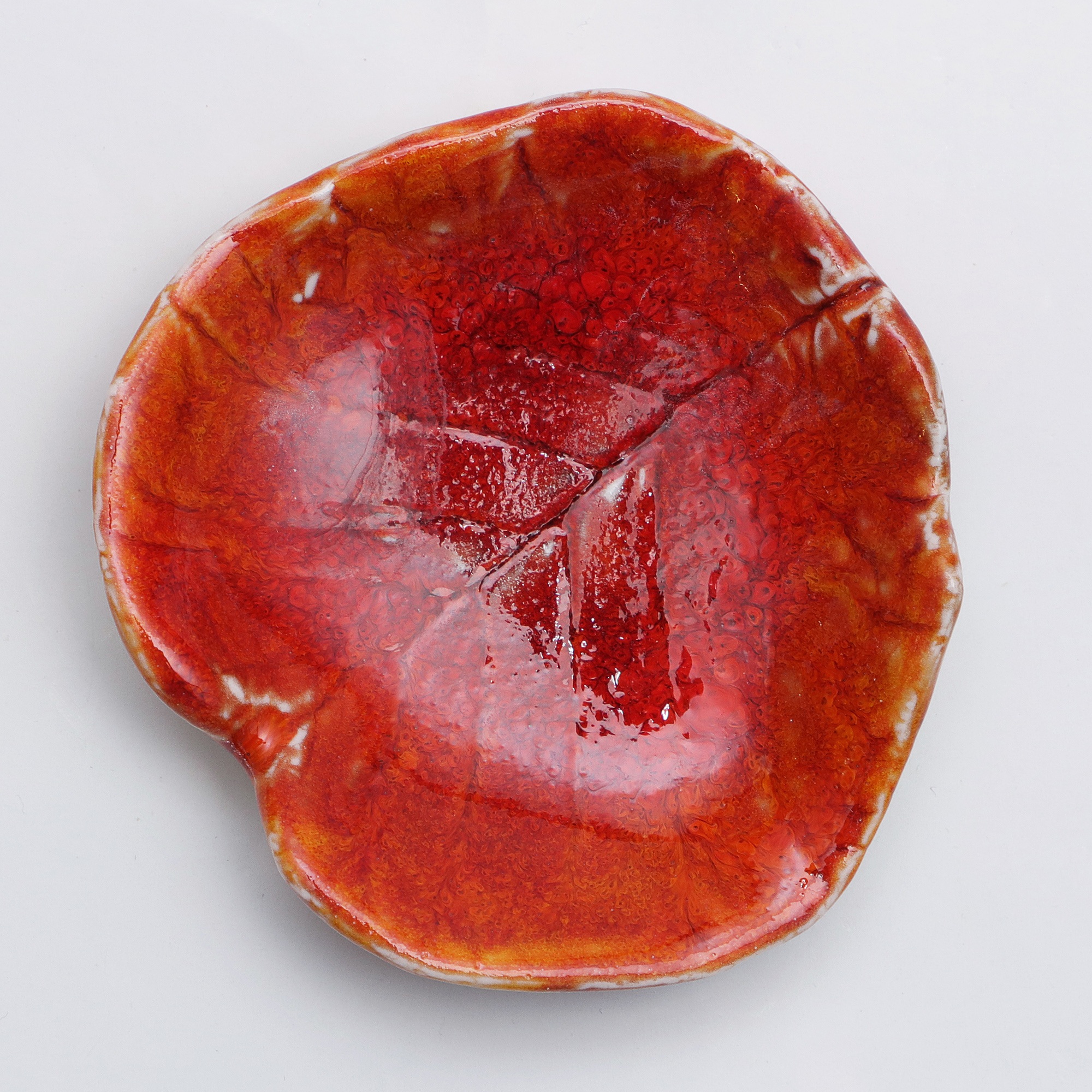 Nahaufnahme XS mini kleines Deko Blatt Schale Schmuck rot Glasur Weichporzellan Kunst antik