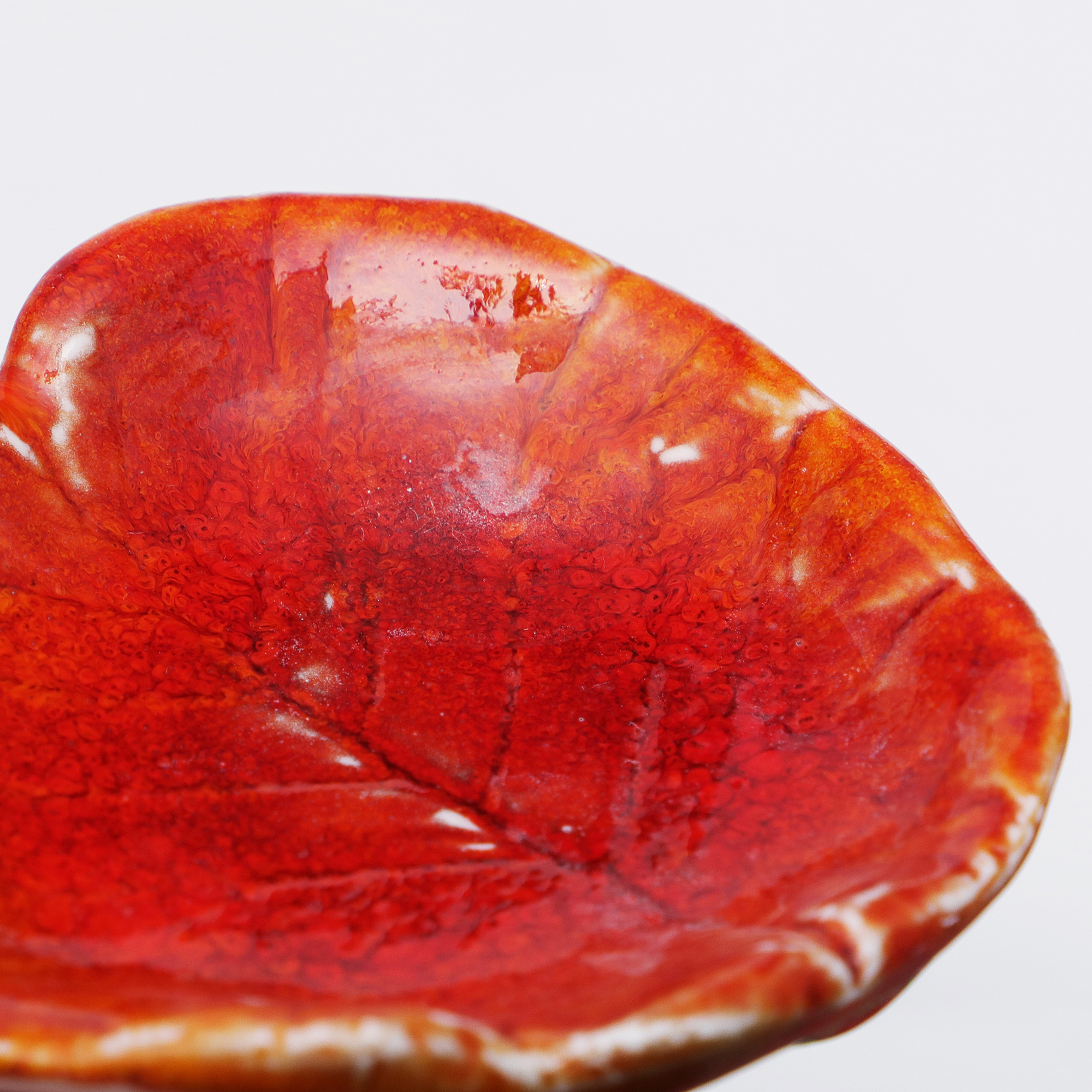Nahaufnahme XS mini kleines Deko Blatt Schale Schmuck rot Glasur Weichporzellan Kunst antik