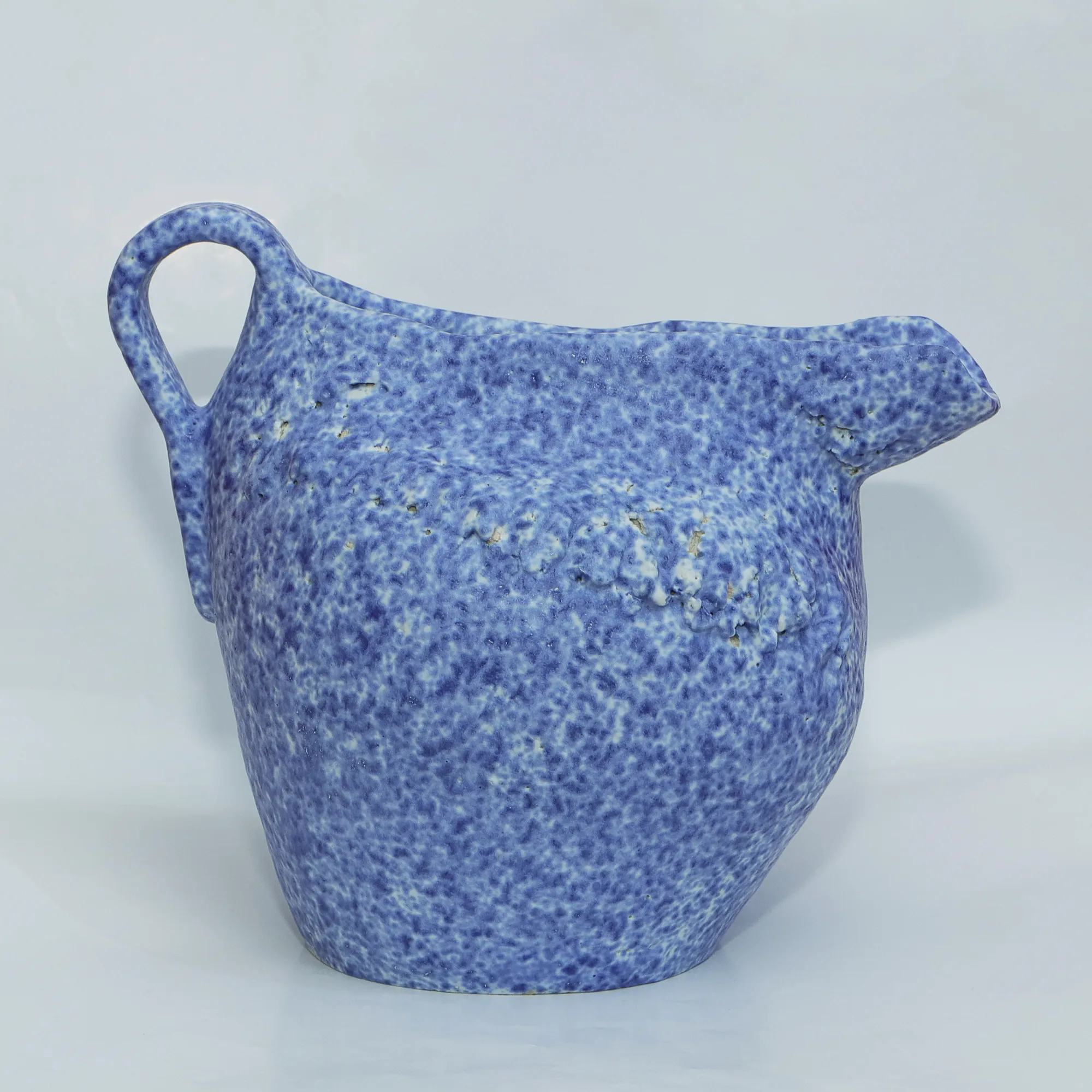 Nahaufnahme Blau weiß Künstler Teekanne Deko Blumen Vase Keramik Steinzeug abstrakt Kunst