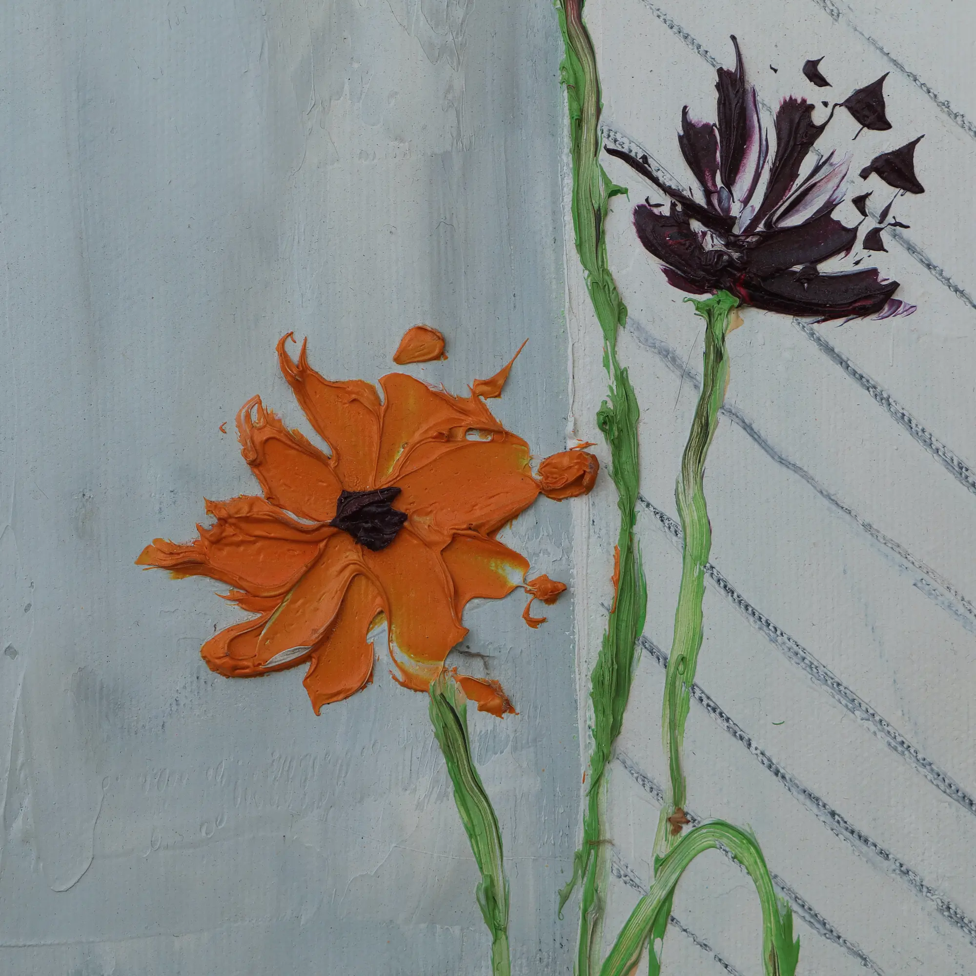 Nahaufnahme Gemaelde schmal weiss Blumen pastos Mohn grau beige Linien Striche Unikat echt