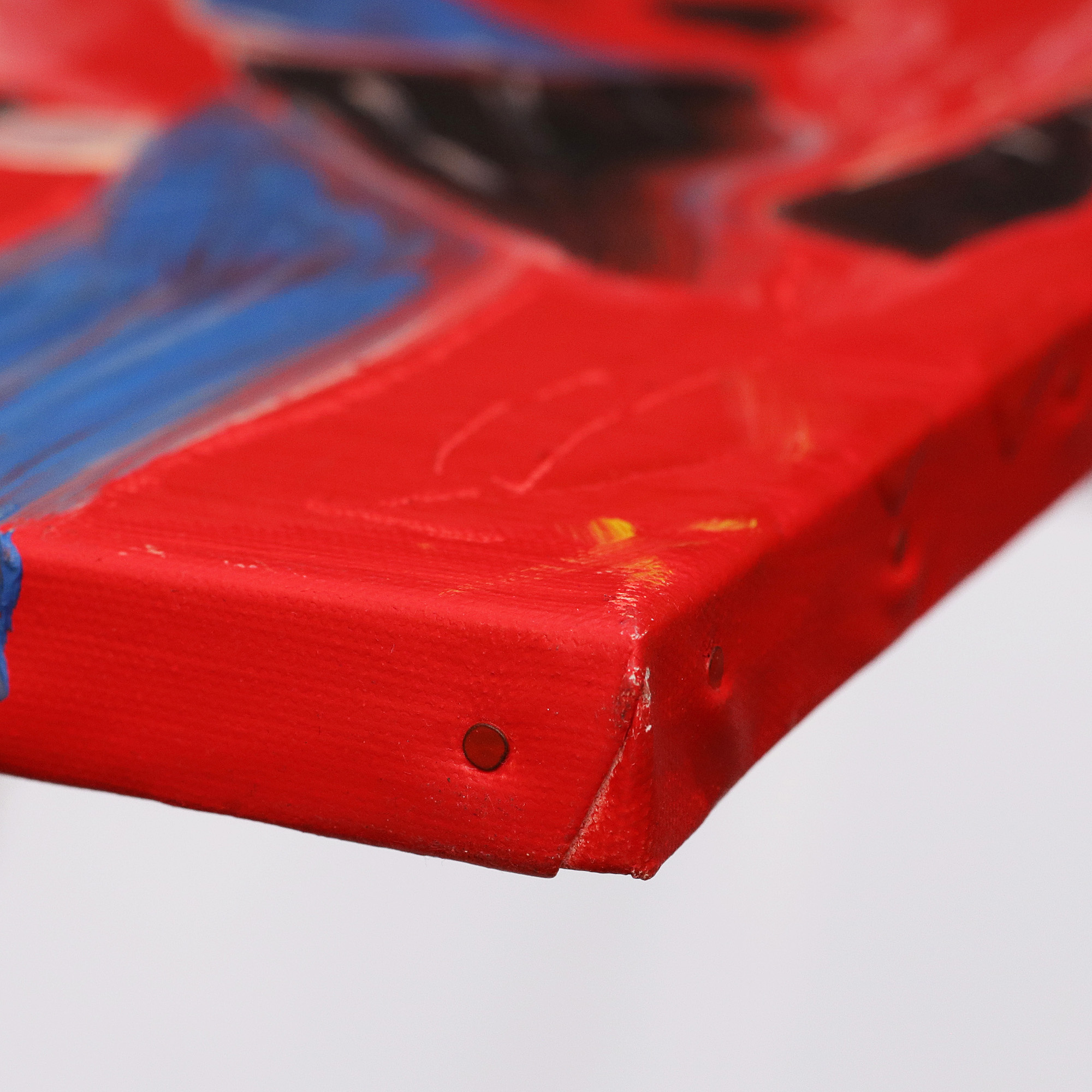 Nahaufnahme Gemaelde Pennant Wellen Sittich Vogel rot pastos dick lang schmal Ara Papagei